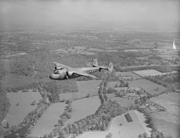 dh95 Lady of Glamis IWM